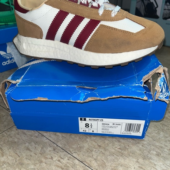 Converse - Picture 9 of 10